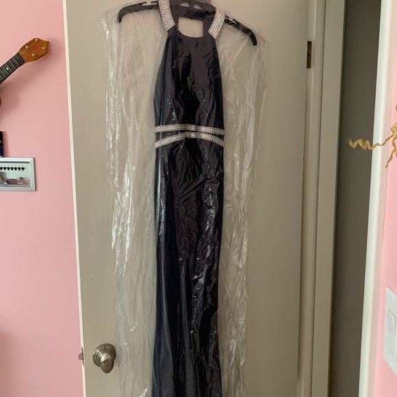 Prom dress - Picture 2 of 4